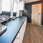 Wita Stwosza 아파트 옐레니아구라